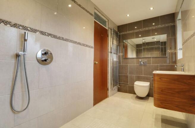 Ensuite to Bed 1