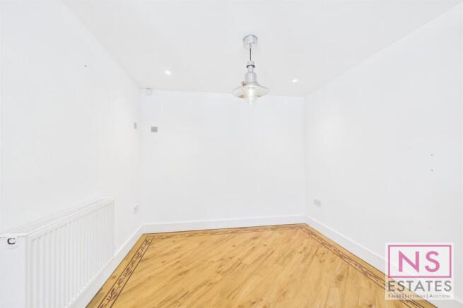 3 bed House for sale Image 10