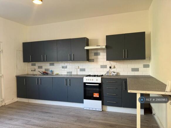2 bed Terraced to rent Image 7