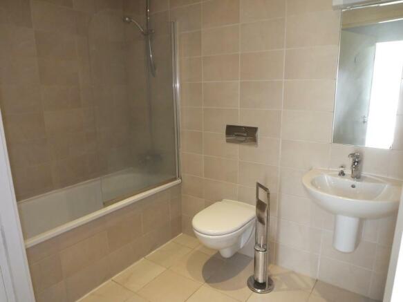 2 bed Apartment to rent Image 6