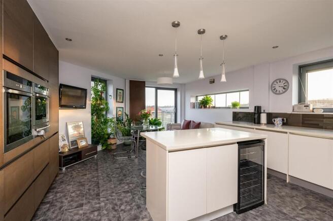 3 bed Duplex for sale Image 4