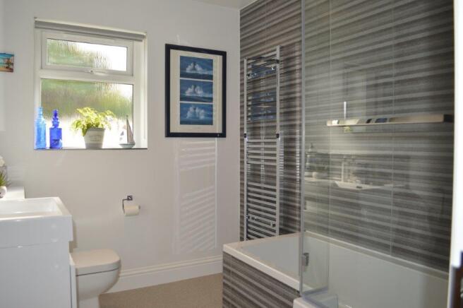 EN SUITE TO BEDROOM 2