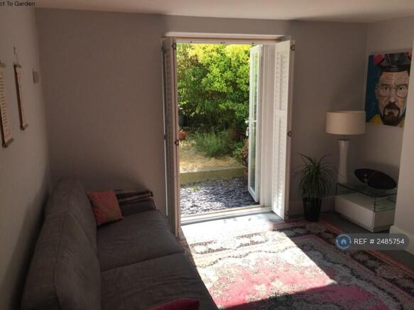 Captures Sun Into Living Room 