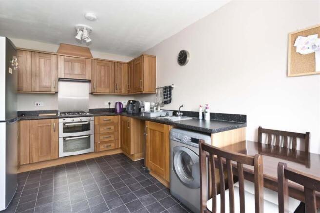 KITCHEN WITH BREAKFA