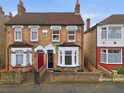 Douglas Road, Hornchurch, RM11