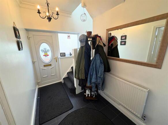 Hallway b (edit).jpg
