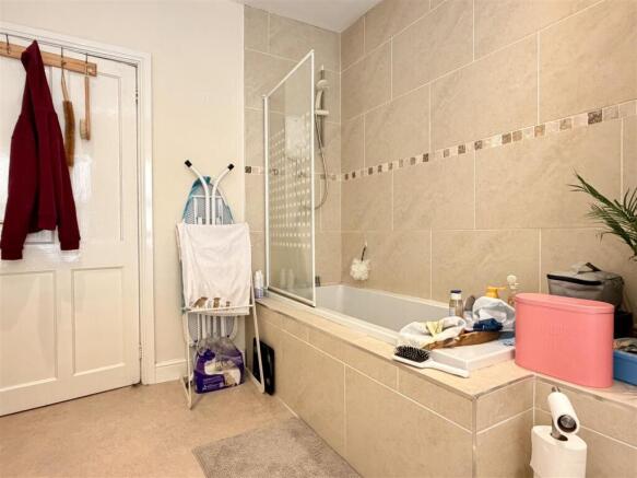 3 bed House to rent Image 8