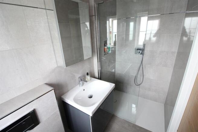 088 Charlotte Close - En Suite - 3.JPG