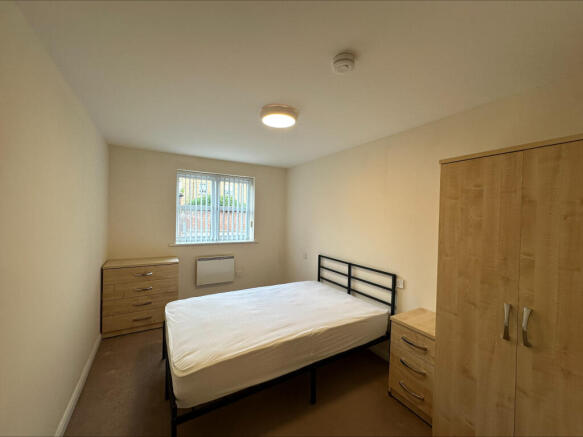 3 bed Flat to rent Image 7