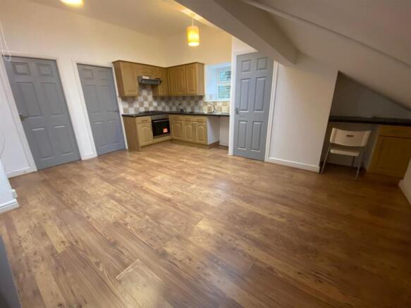 KITCHEN LOUNGE AREA 1.jpg