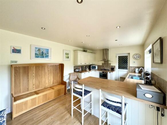 OPEN PLAN KITCHEN/DINER