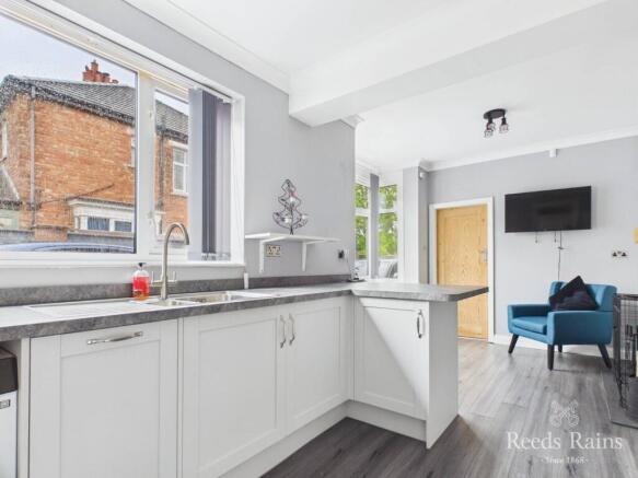 3 bed Semi-Detached for sale Image 5