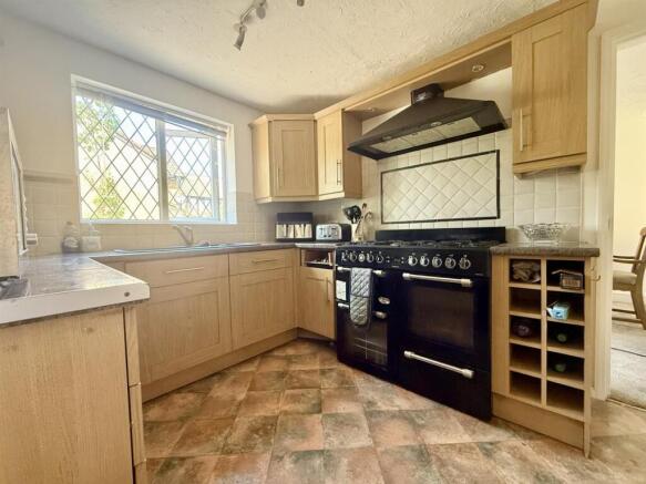 Kitchen2.jpg