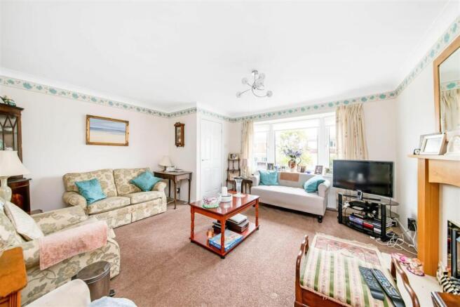 OPEN-PLAN LIVING DINING ROOM