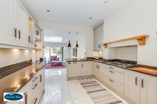 5 bed Semi-Detached for sale Image 6