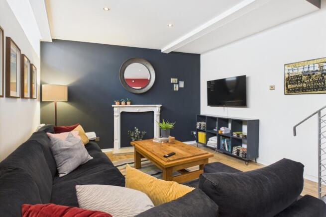 CAM03162G0-PR0282-STILL021