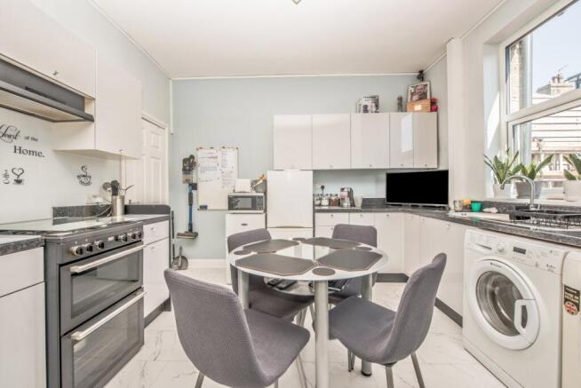 Planetrees Road, Bradford, West Yorkshire, BD4 photo 4