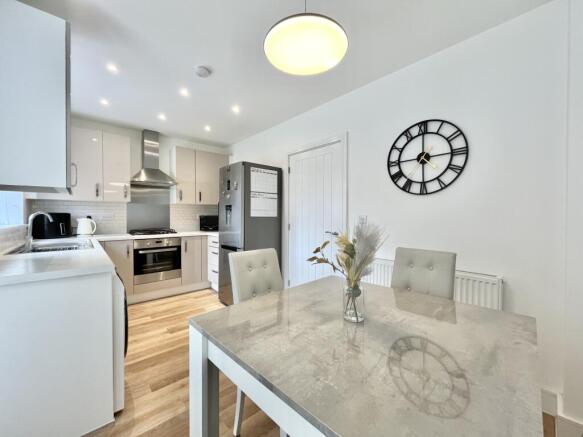 KITCHEN DINER