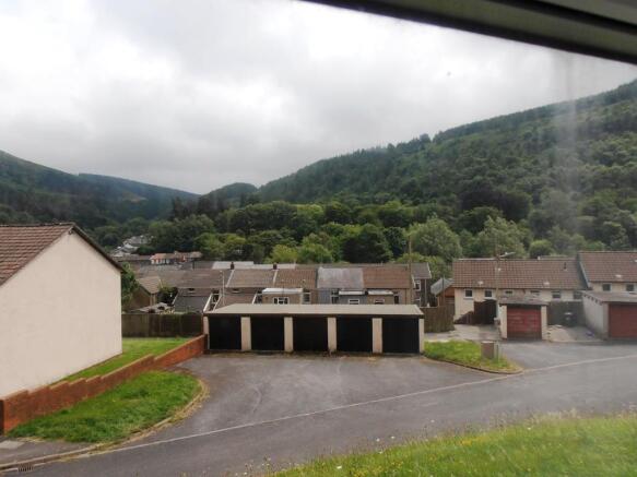 a-danyrhiw2.view.jpg