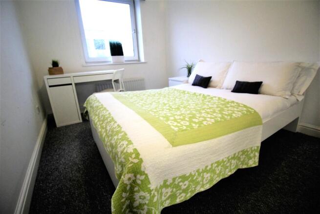 3 bed Flat to rent Image 5