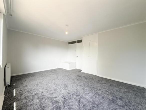 2 bed Apartment to rent Image 9