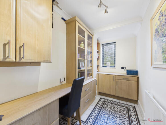 4 bed Detached for sale Image 5