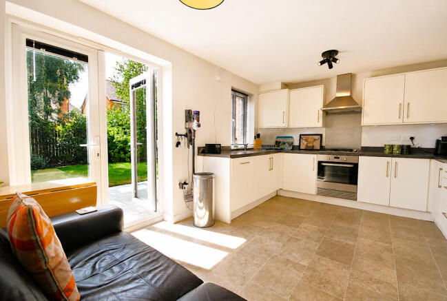 3 bed Semi-Detached for sale Image 7