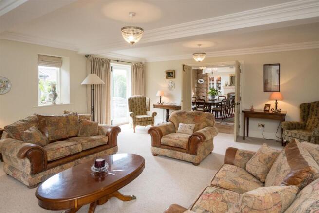5 bed House for sale Image 6