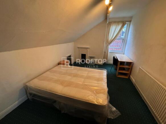 6 bed House to rent Image 12