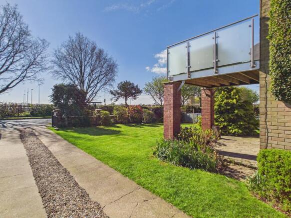 5 bed Detached for sale Image 4