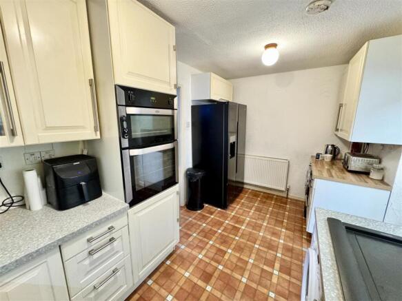 4 bed Semi-Detached for sale Image 10