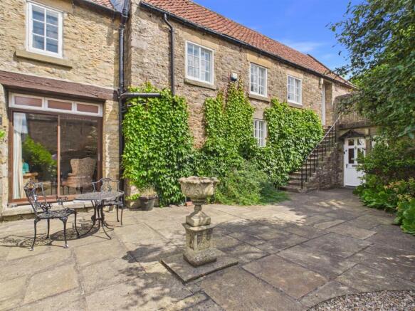 4 bed Character Property for sale Image 11
