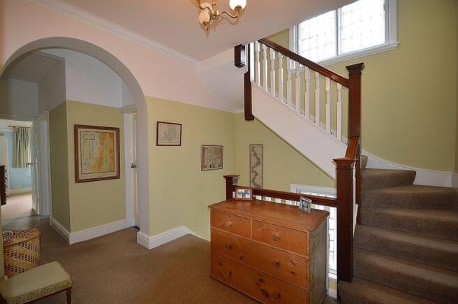 1st FLOOR LANDING