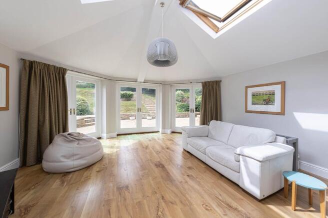 4 bed Detached for sale Image 8