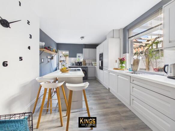 5 bed Town House for sale Image 6