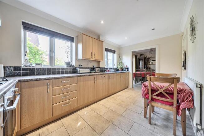 20 Kings Park Drive, Binley