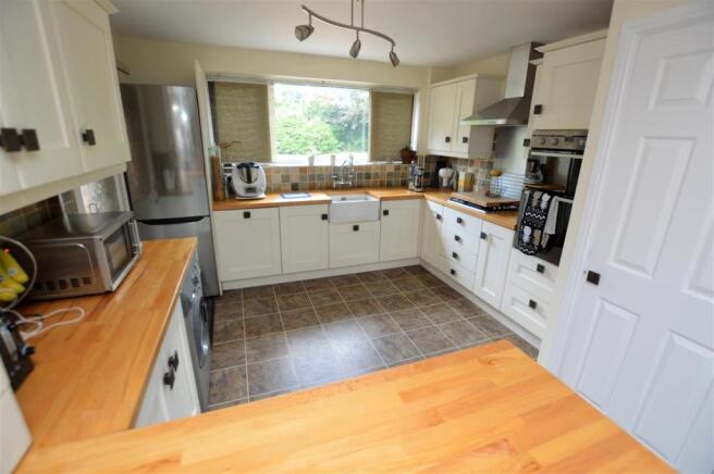 KITCHEN DINER