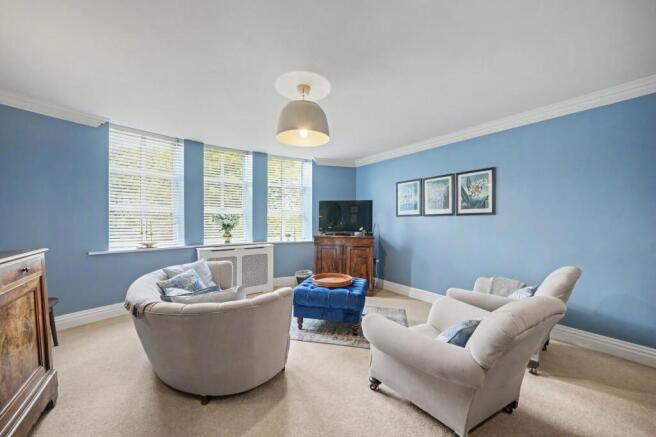 3 bed Apartment for sale Image 8