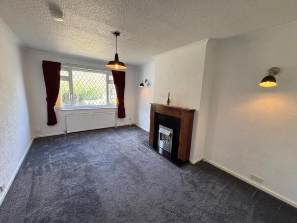 3 bed Bungalow to rent Image 2