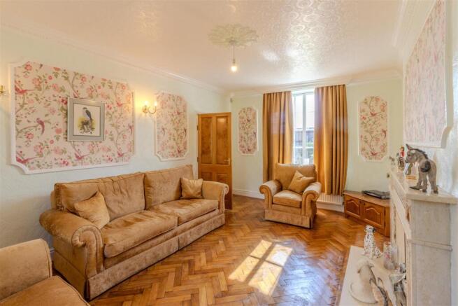 4 bed Detached for sale Image 6