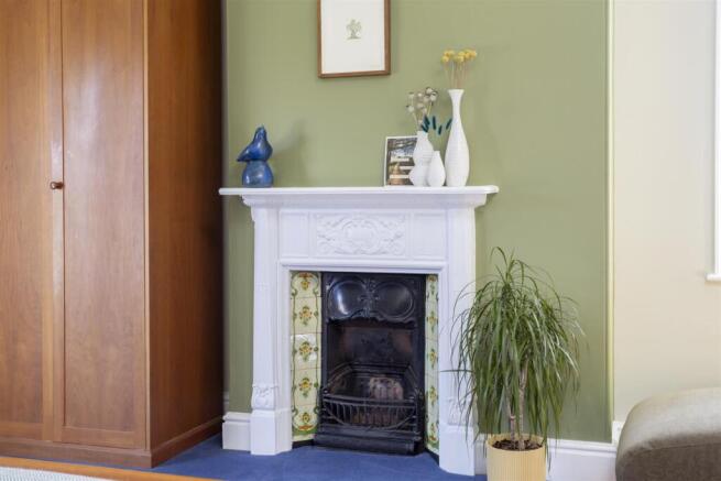 5 bed Detached for sale Image 10