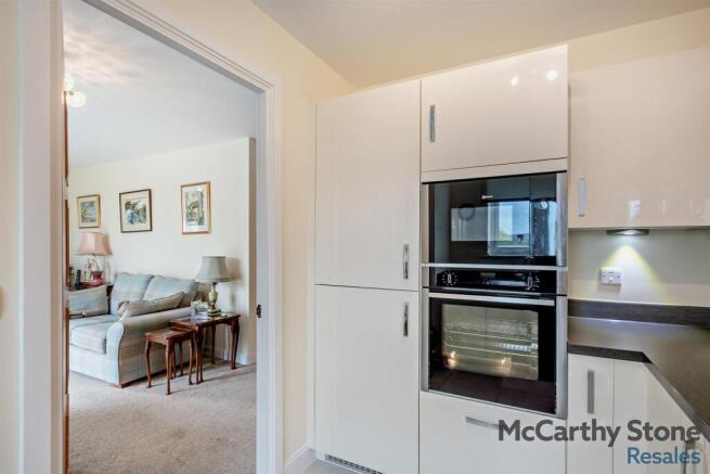 2 bed Apartment for sale Image 11
