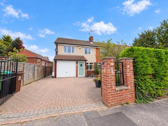 3-bed semi-detached on Bernard Avenue, Mansfield Woodhouse, Mansfield, NG19 8HR, £200,000
