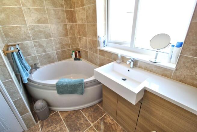 BATHROOM VIEW 2