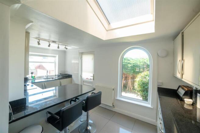 2 bed Semi-Detached for sale Image 9