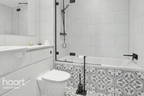 24, Fantail Close, London SE28 8GJ