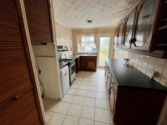 3 bed Semi-Detached for sale Image 3