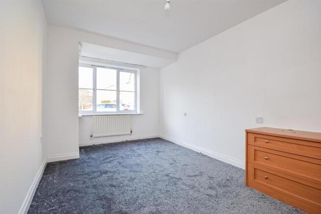 2 bed Ground Flat to rent Image 7