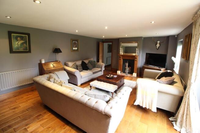 sitting room 2.JPG