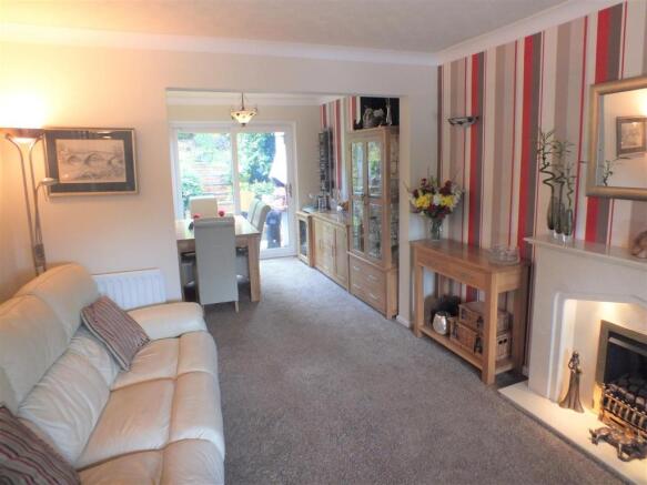 Lounge & Dining Area